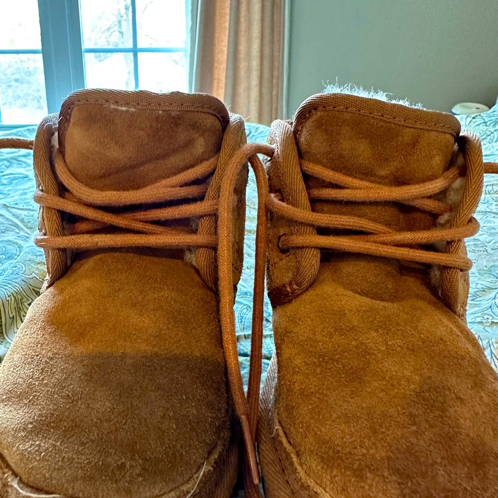 UGG kids unisex lace up, chukka boot